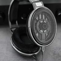 Sennheiser HD 650 - Hi-Res Audiophile Open Back Headphone - Quality Transducer and Diaphragm. - Gray - Alternate Views
