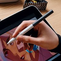 Standard Pen for 2023 Edition Wacom One displays and tablets - White/Gray - Alternate Views