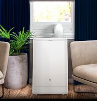 GE - 450 Sq. Ft. 10,300 BTU Smart Portable Air Conditioner and 10,300 BTU Heater - White - Alternate Views