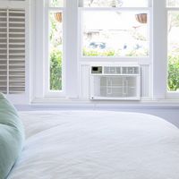 RCA - 10000 BTU Window Air Conditioner with Electronic Controls - White - Alternate Views
