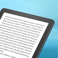 Amazon - Kindle Paperwhite Signature Edition - 32GB - 2021 - Black - Angle