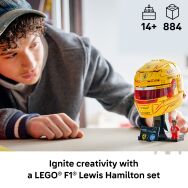 LEGO - Editions Scuderia Ferrari HP Lewis Hamilton Helmet 43022 - Angle
