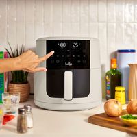 bella PRO - SmartCrisp 8-qt. Touchscreen Air Fryer - Oatmilk - Left View