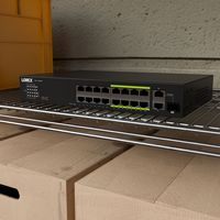 Lorex - 16-Port Unmanaged Switch (8-port ePoE and 8-port PoE+) 10/100/1000Mbps and 250W Power Bud... - Left View